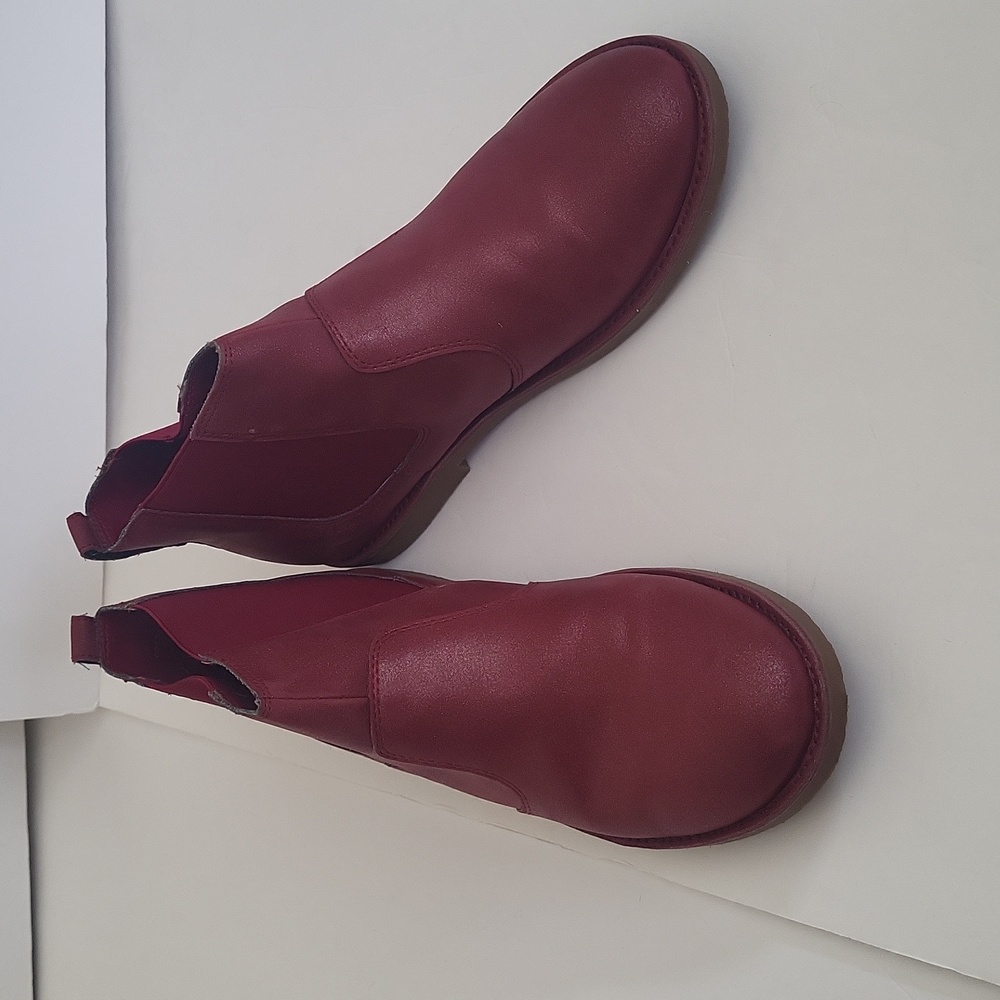 NWOT Lands' End Kids Leather Chelsea Ankle Boots in Cranberry, Size 7 - Picture 1 of 9